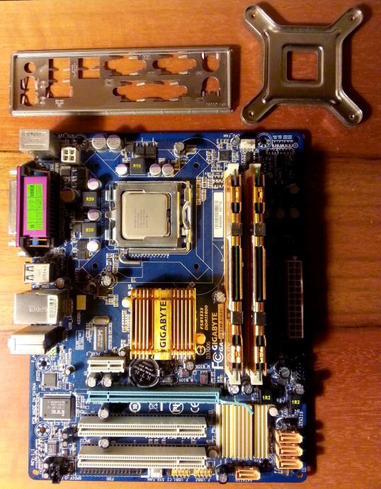Gigabyte G31MES2C + Intel Xeon L5420 4x2.5 ghz + 4 gb Hynix ddr2 800