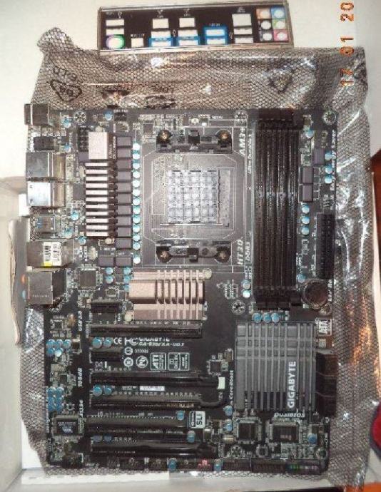 Gigabyte GA-990FXA-UD3 AMD Socket AM3 / AM3+ FX matična ploča