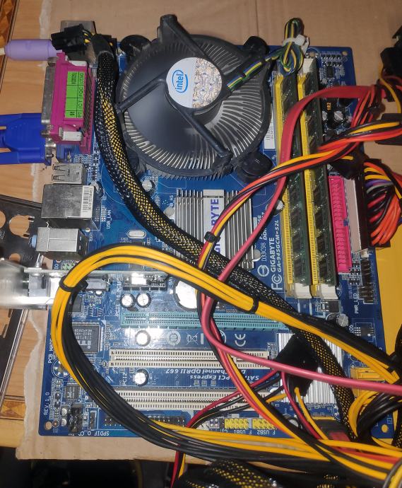 Gigabyte GA-945GCM-S2L specifiche - Manuale d'uso