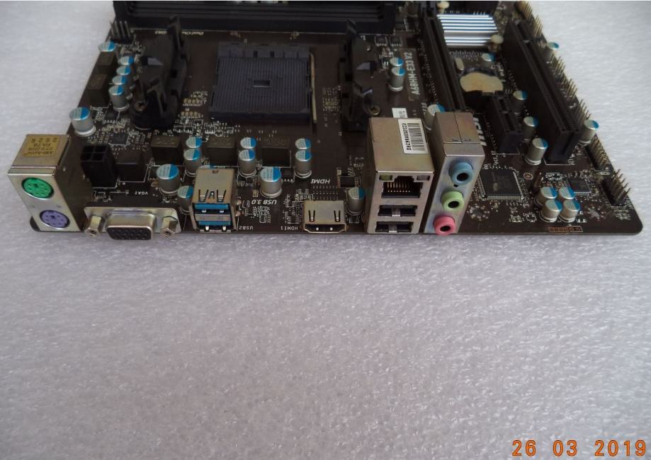 MSI A68HM-E33 V2 Chipset A68H AMD Socket FM2 / FM2+, mATX matična