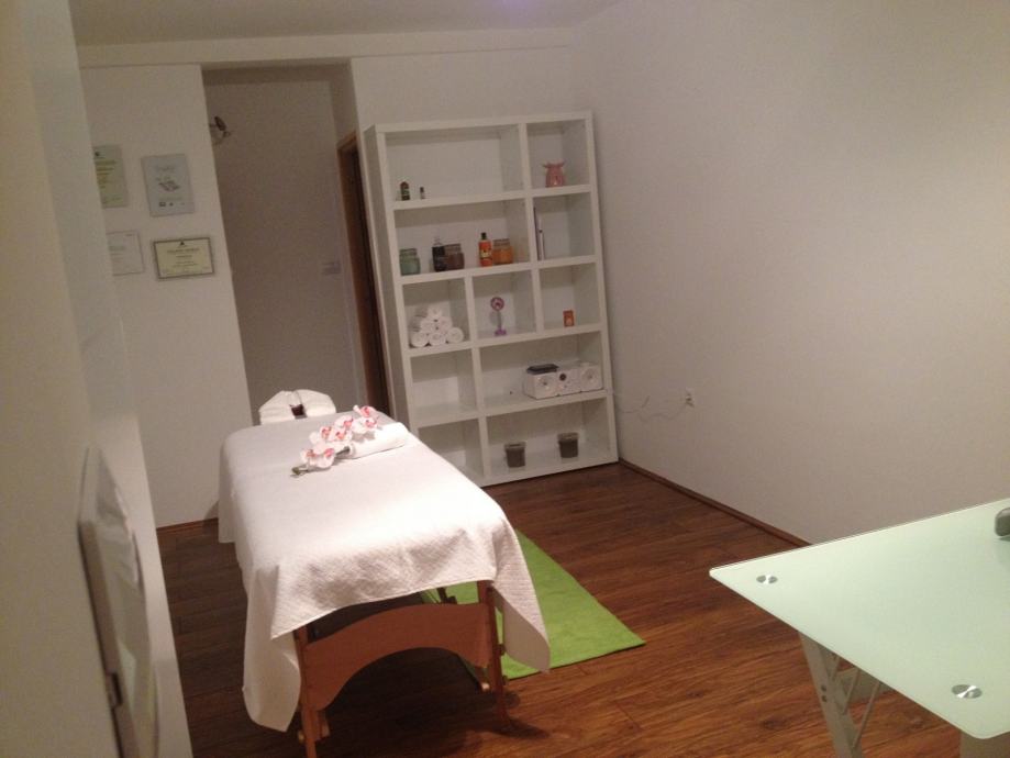 Komplet za salon za masazu stol, ručnici, deka, tepisi...