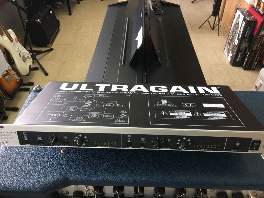 Behringer MIC2000 Ultragain mikrofonsko predpojačalo