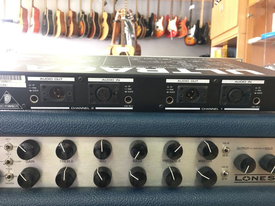 Behringer MIC2000 Ultragain mikrofonsko predpojačalo