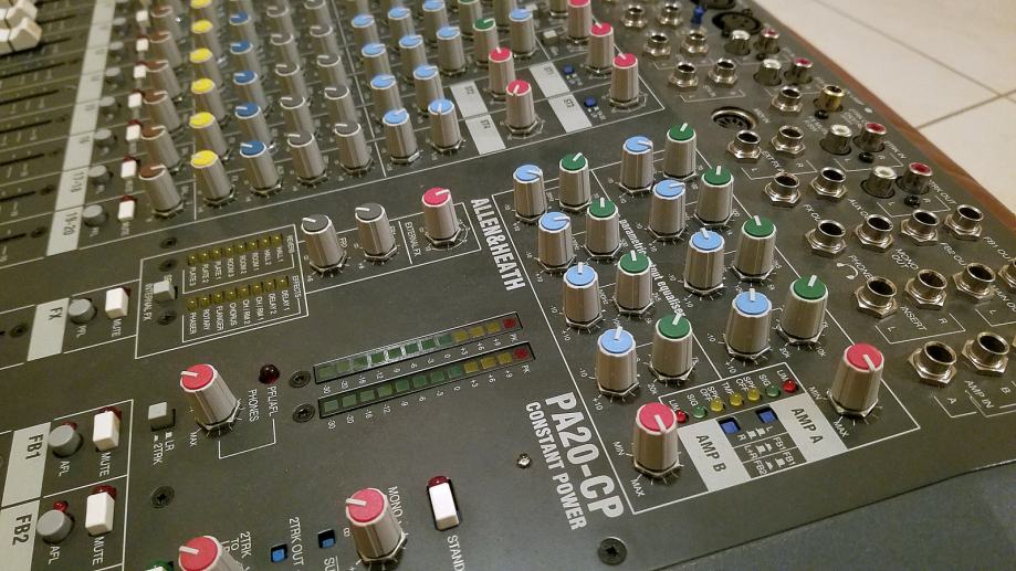 aktivni mixer Allan&Heath PA20CP 2x500W , VŽ