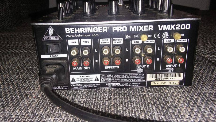 BEHRINGER PRO MIXER VMX200
