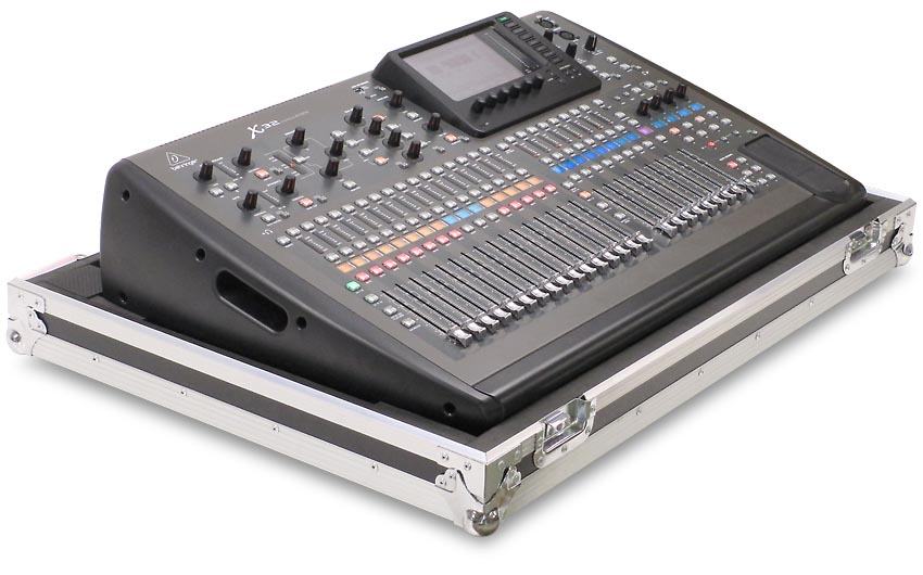 BEHRINGER X32 + Flight Case + router