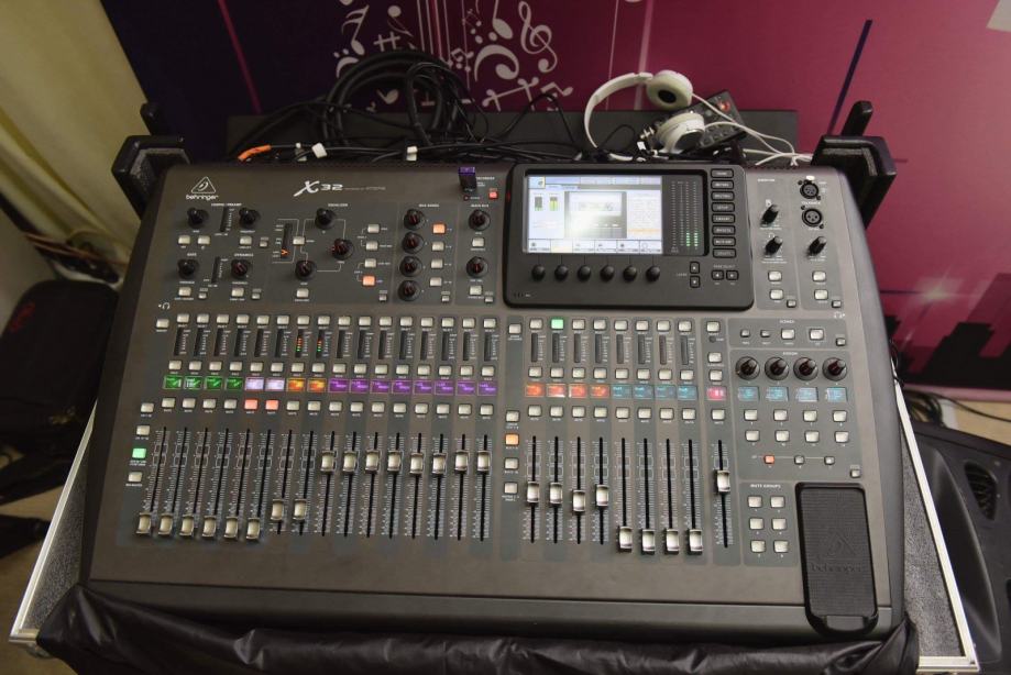 Behringer X32 (KAO NOVA)