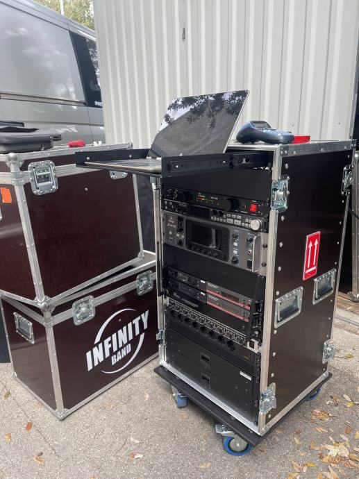 Behringer X32 rack + S16 stagebox