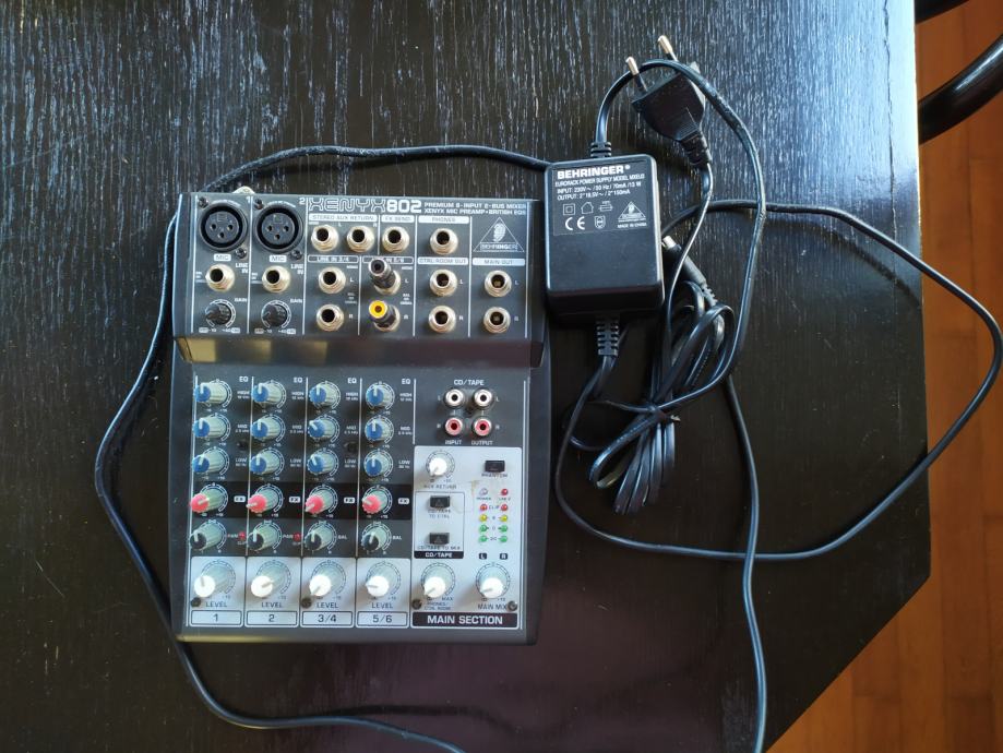 Behringer XENYX 802 mikseta s adapterom