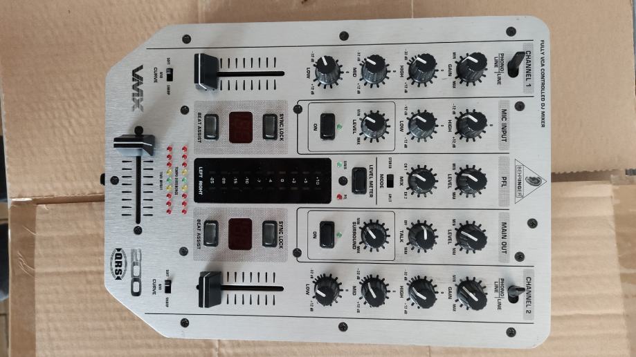BEHRINGER PRO DJ MIXER VMX200
