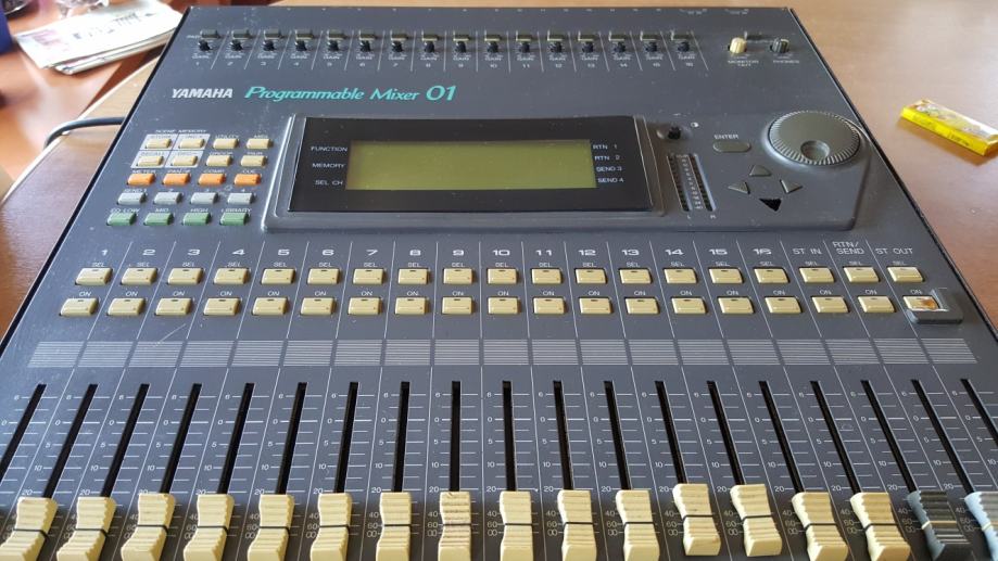 Digitalni mixer YAMAHA PROGRAMMABLE MIXER 01