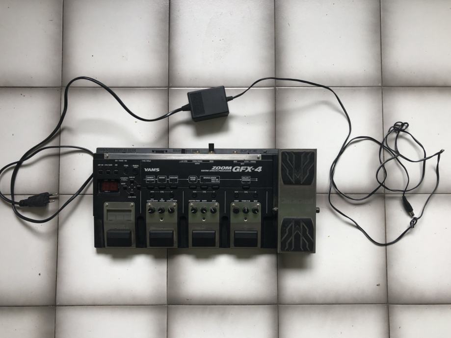 Guitar effects processor ZOOM GFX4 (gitarska mikseta)