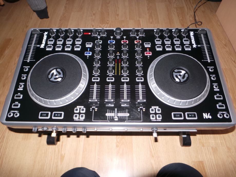 Numark n4 DJ kontroler