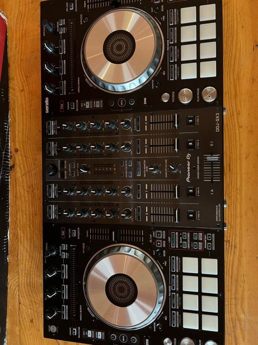 PRODAJEM PIONEER DDJSX3 1000€
