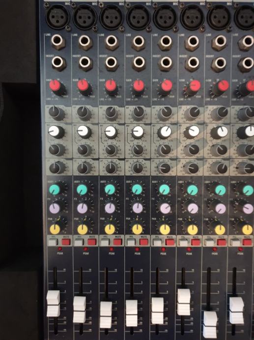 Soundcraft efx12 + case