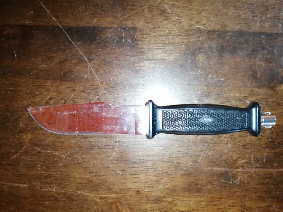 Nož ruskih izviđača sa vrlo malim i zanimljivim brojem