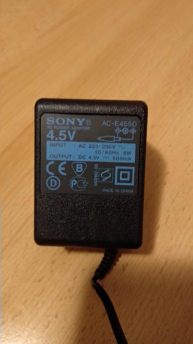 NOVO ORIGINAL Punjač za Sony i sve Sony Ericsson