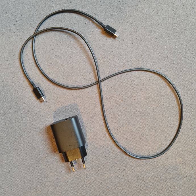 Punjač s 2 ulaza s USBC kabelom za mobitel