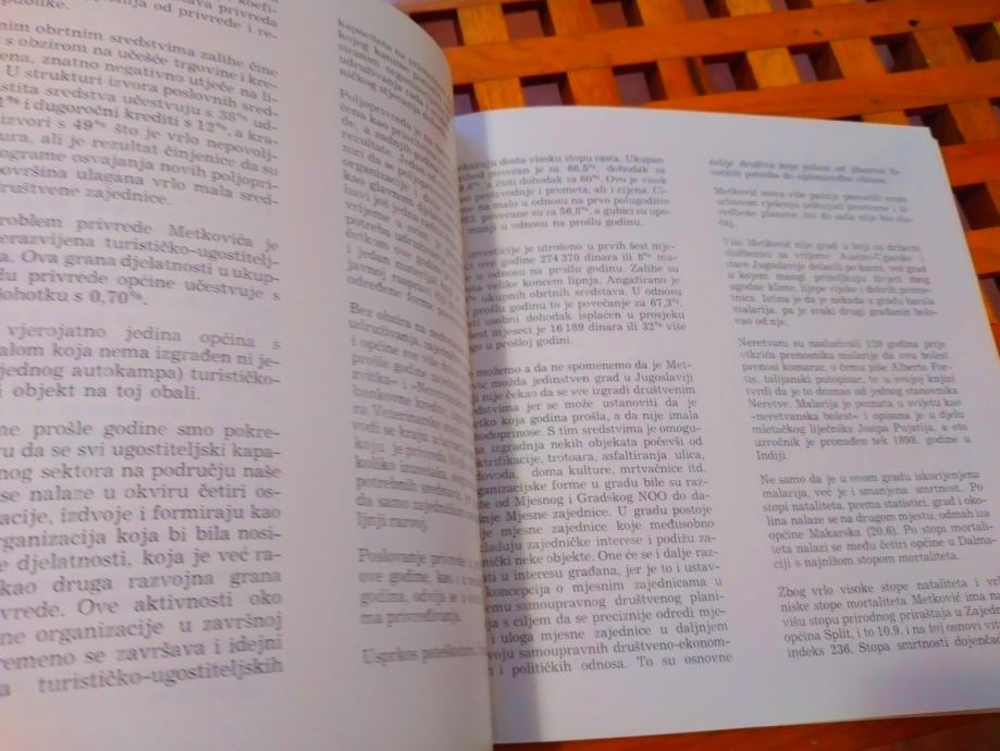 KATALOG IZLOŽBA PROŠLOST METKOVIĆA OD NAJSTARIJH VREMENA DO DANAS