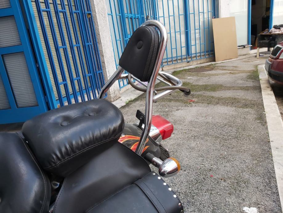 Sissy bar , naslon za chopper