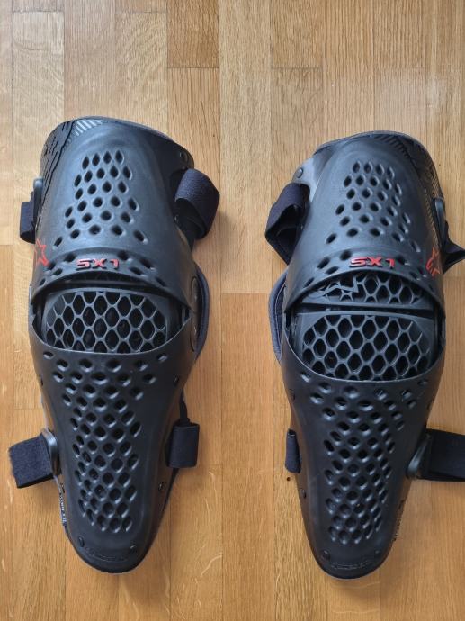 Alpinestars SX1 V2 knee guards black red