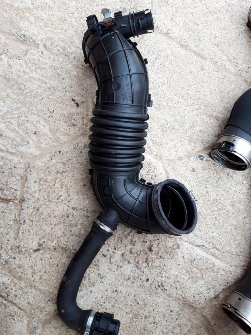 BMW f20 f30 f32 320d 420d crijevo cijev slaufi intercooler usis zraka