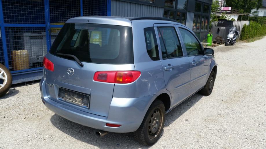 Mazda 2 2004