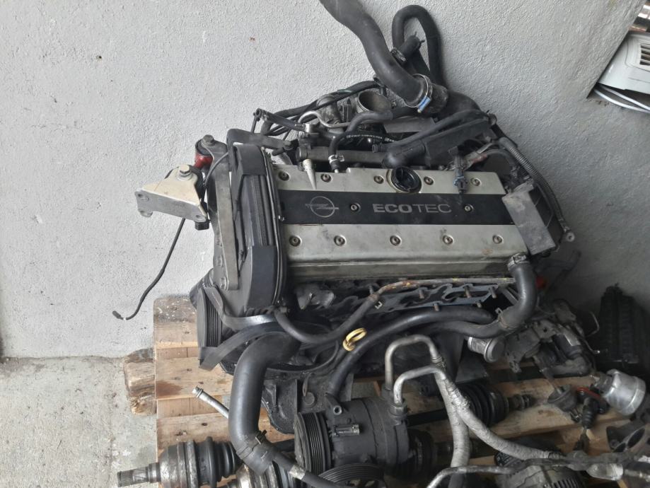 Motor 1.8 16v opel vectra b komplet ili u dijelove