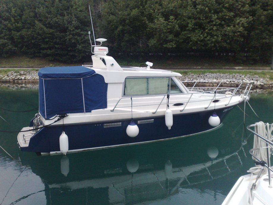 HITNO Prodaje se motorna brodica Dubrovnik 800.