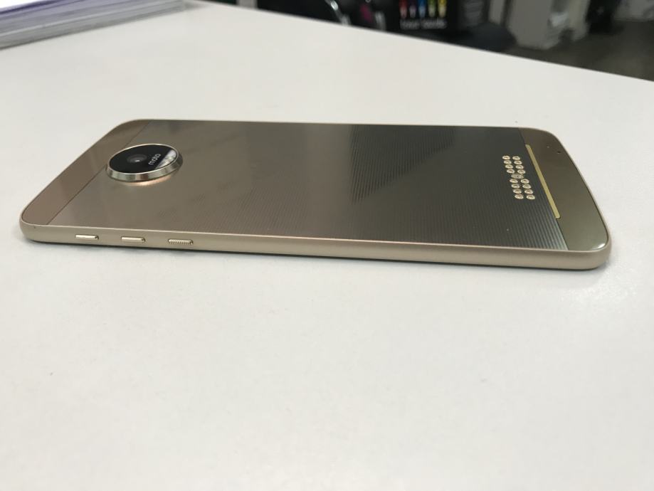 Motorola MOTO Z + battery mod (Incipio)