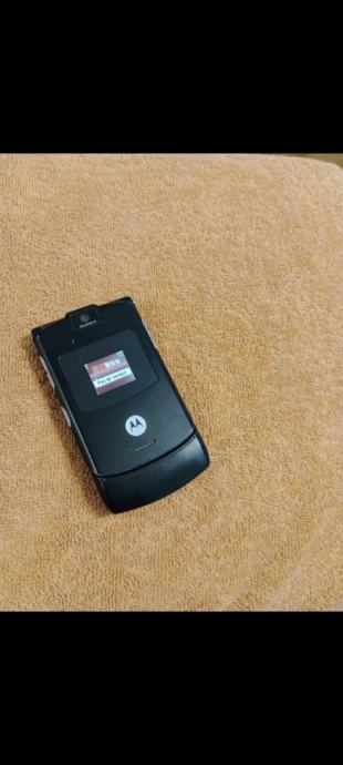 Motorola v3 crna sve mreze