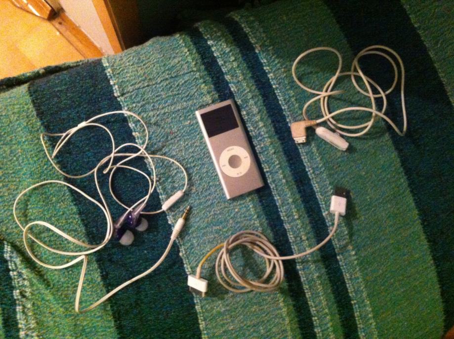 Apple iPod Nano 2nd Generation 4GB silver + GRATIS slušalice