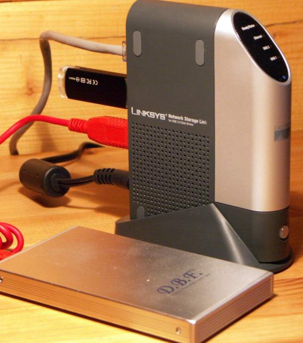 Cisco Linksys NSLU2 Network Storage Link LAN USB HUB