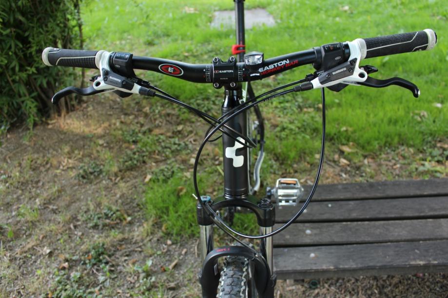 cube attention black and white