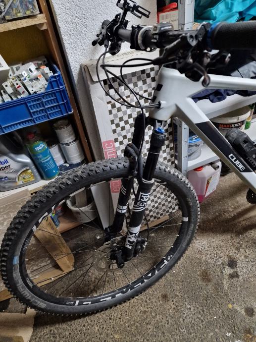 cube reaction carbon frame