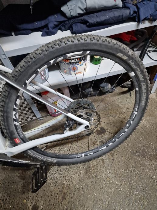 cube reaction carbon frame