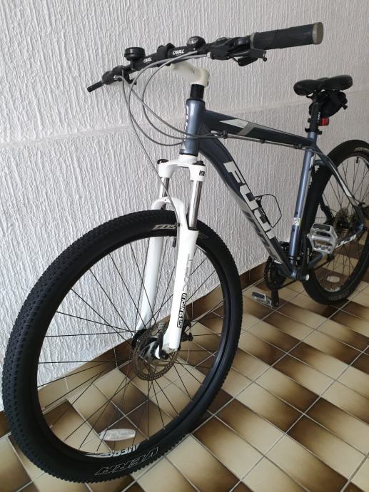 fuji nevada 29 1.9 bike