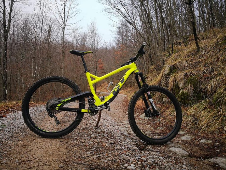 specialized carbon road bicycles