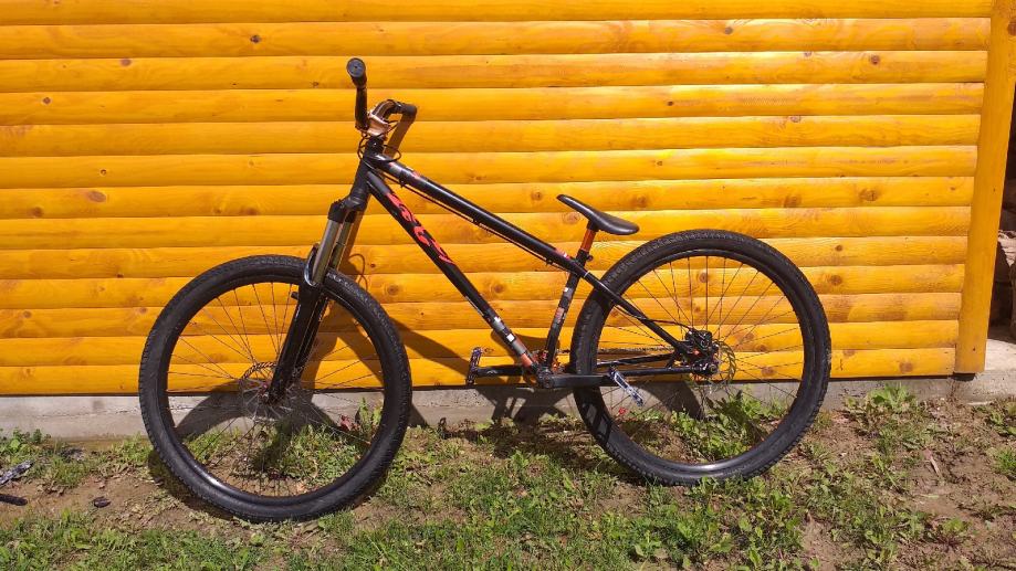 Specialized p2 dirt downhill enduro bicikl