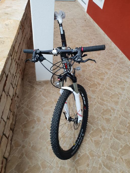 trek 9.8 carbon hardtail