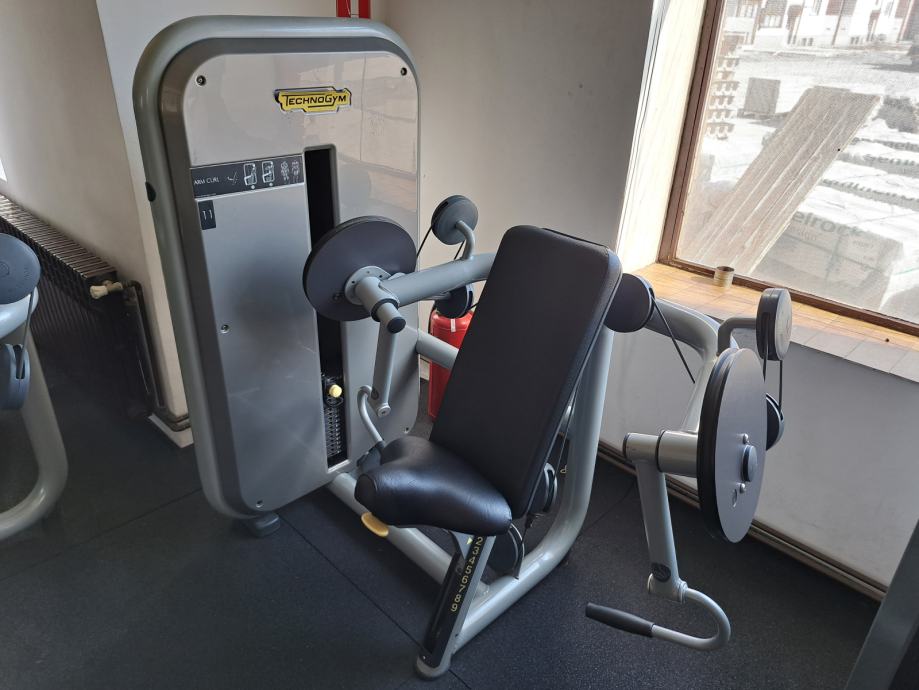 Technogym arm curl i arm extension biceps i triceps masina