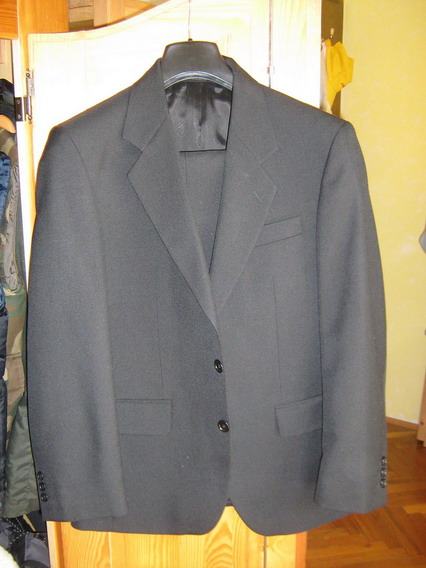 Crno  klasično odijelo original Varteks moguća proba i dostava.ČK,VŽ