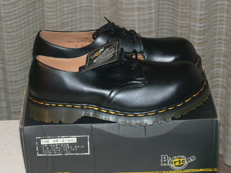 DR MARTENS BLACK FINE HAIRCELL 3 EYELET Made in England br.45