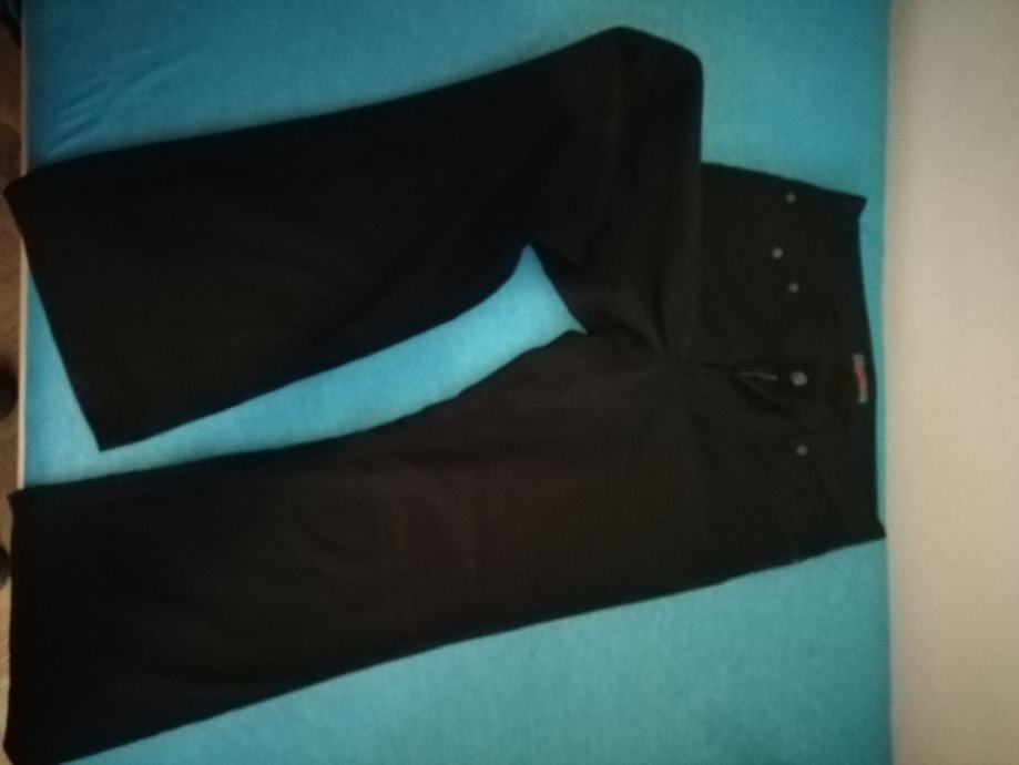 Crne hlače