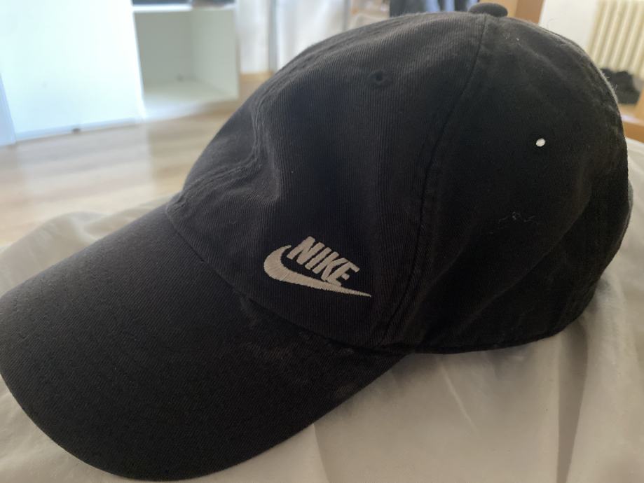 kapa s šiltom nike