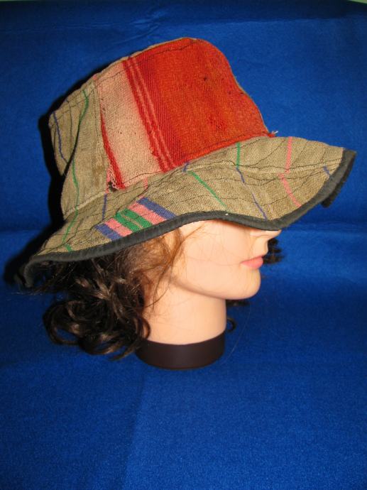 Šešir-klobuk, grubo platno, obujam glave 57 cm. LEX8