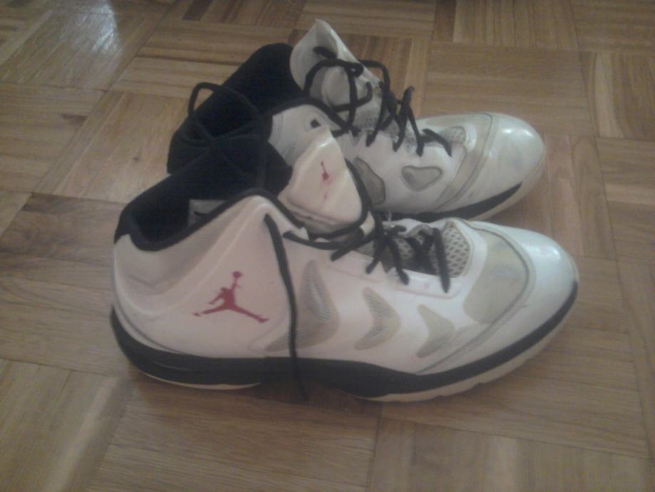 ZagrebSisak Air Jordan tenisice za košarku veličina 44 2/3