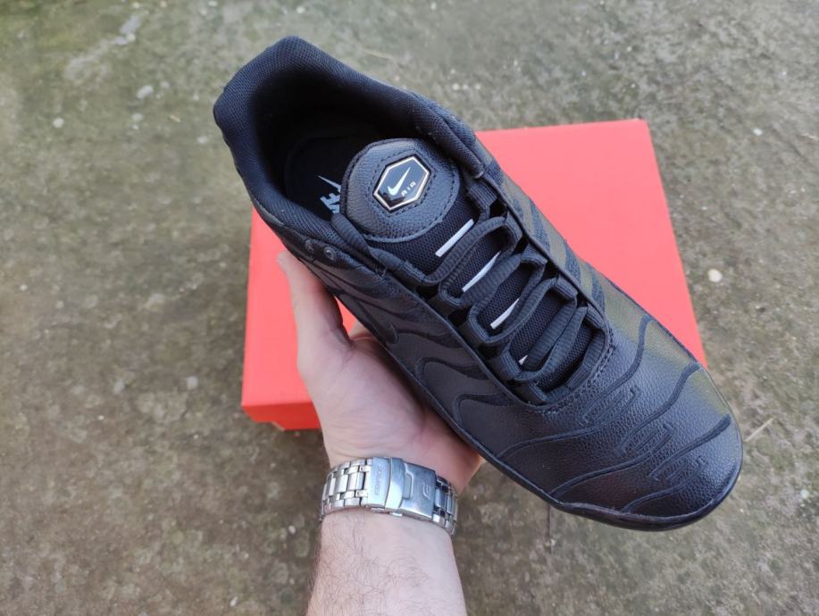 nike tn triple black