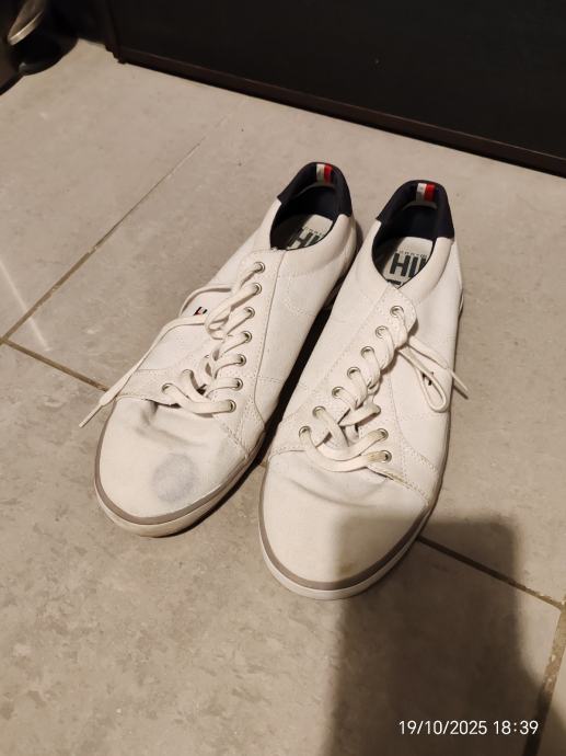 tommy hilfiger slides black