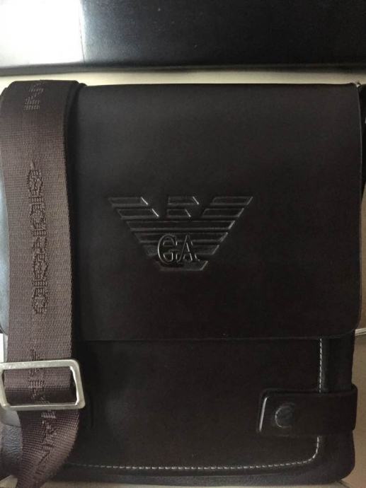 GIORGIO ARMANI kožna torba na preklop i dugu ručku remen logo